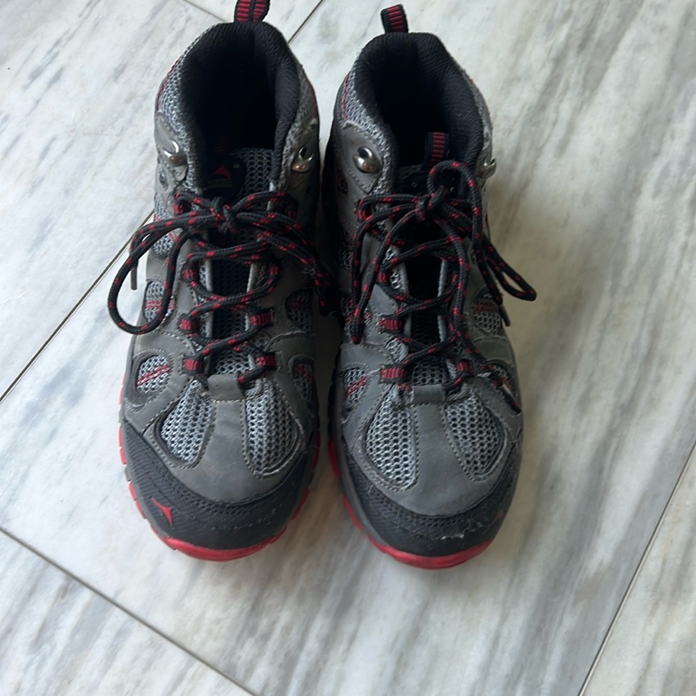 Pacific Mountain boys shoes size 3